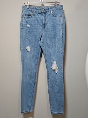Universal Threads Size 6 Distressed High-Rise Women’s Jeans